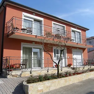 Apartment Nina